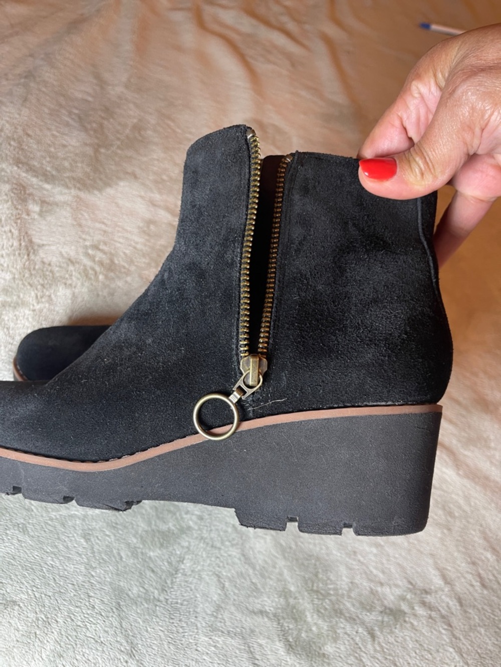 Vionic Black Suede Wedge Ankle Boot with Gold Zip Size: 8 - Picture 7 of 11